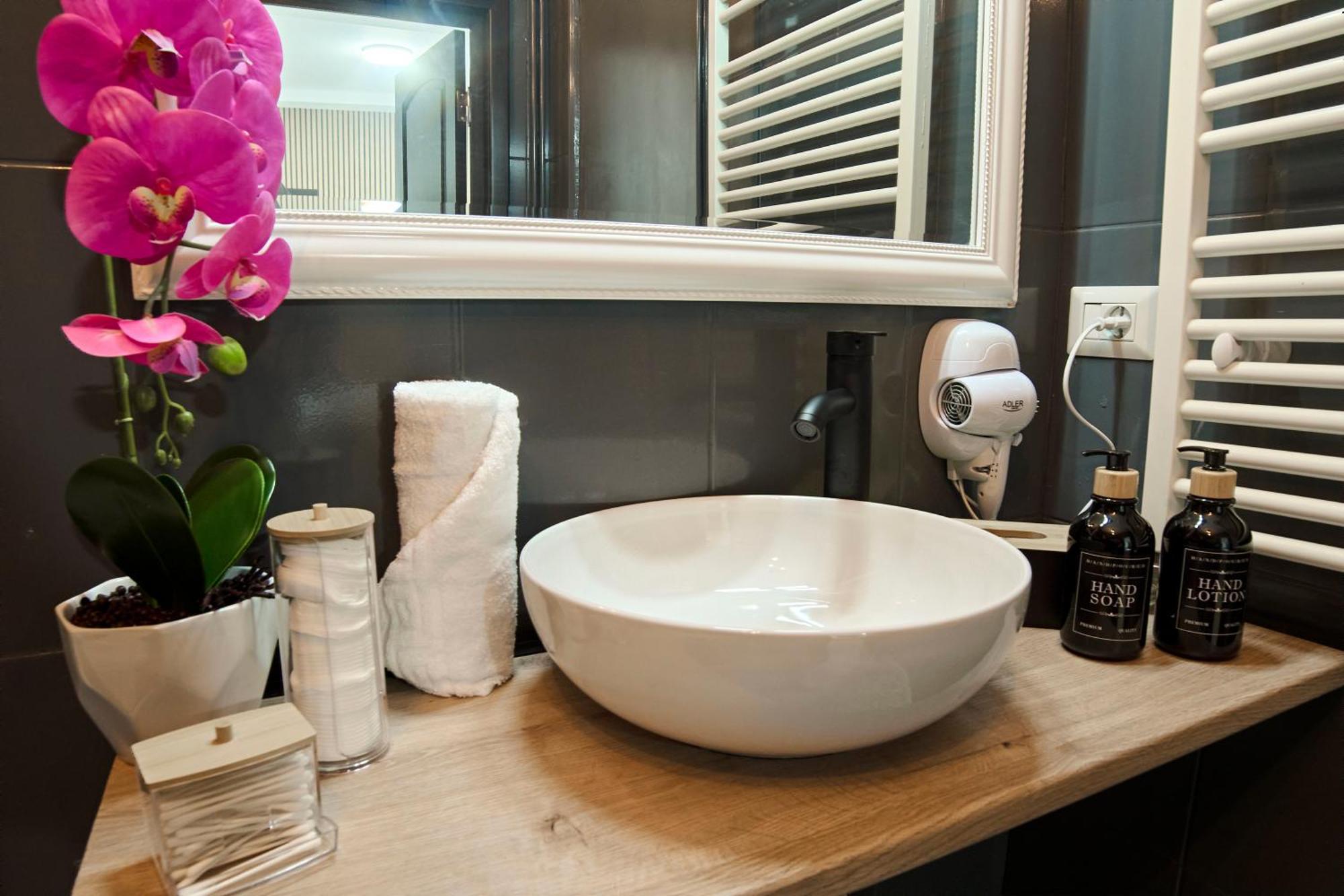 Dona Premier Suites Bucarest Esterno foto
